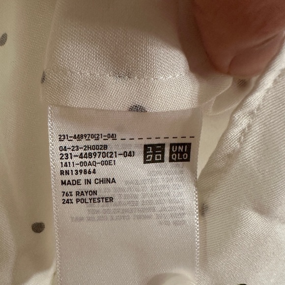 Uniqlo White and Black Polka Dot Women’s Shirt - Picture 4 of 4